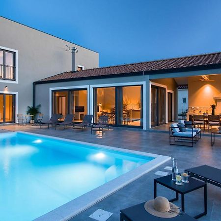 Villa & Jardin - Luxury Villa With Swimming Pool Vrh  Zewnętrze zdjęcie