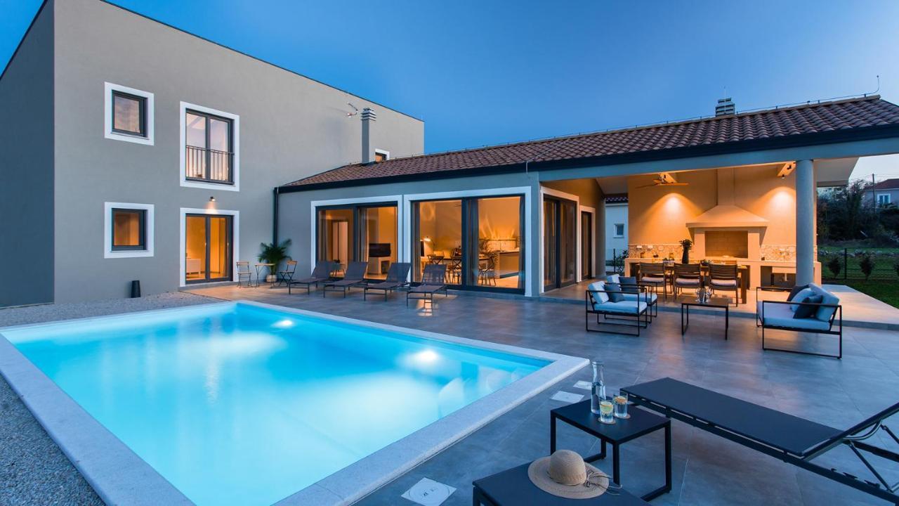 Villa & Jardin - Luxury Villa With Swimming Pool Vrh  Zewnętrze zdjęcie
