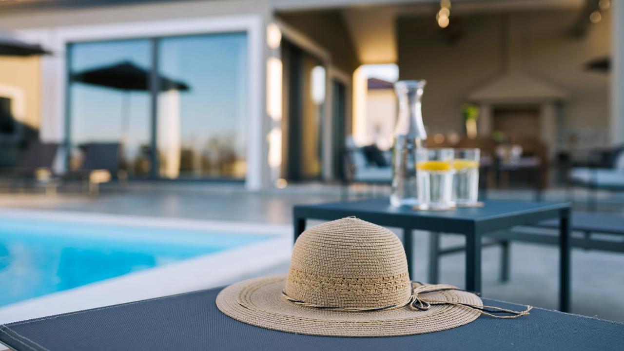 Villa & Jardin - Luxury Villa With Swimming Pool Vrh  Zewnętrze zdjęcie